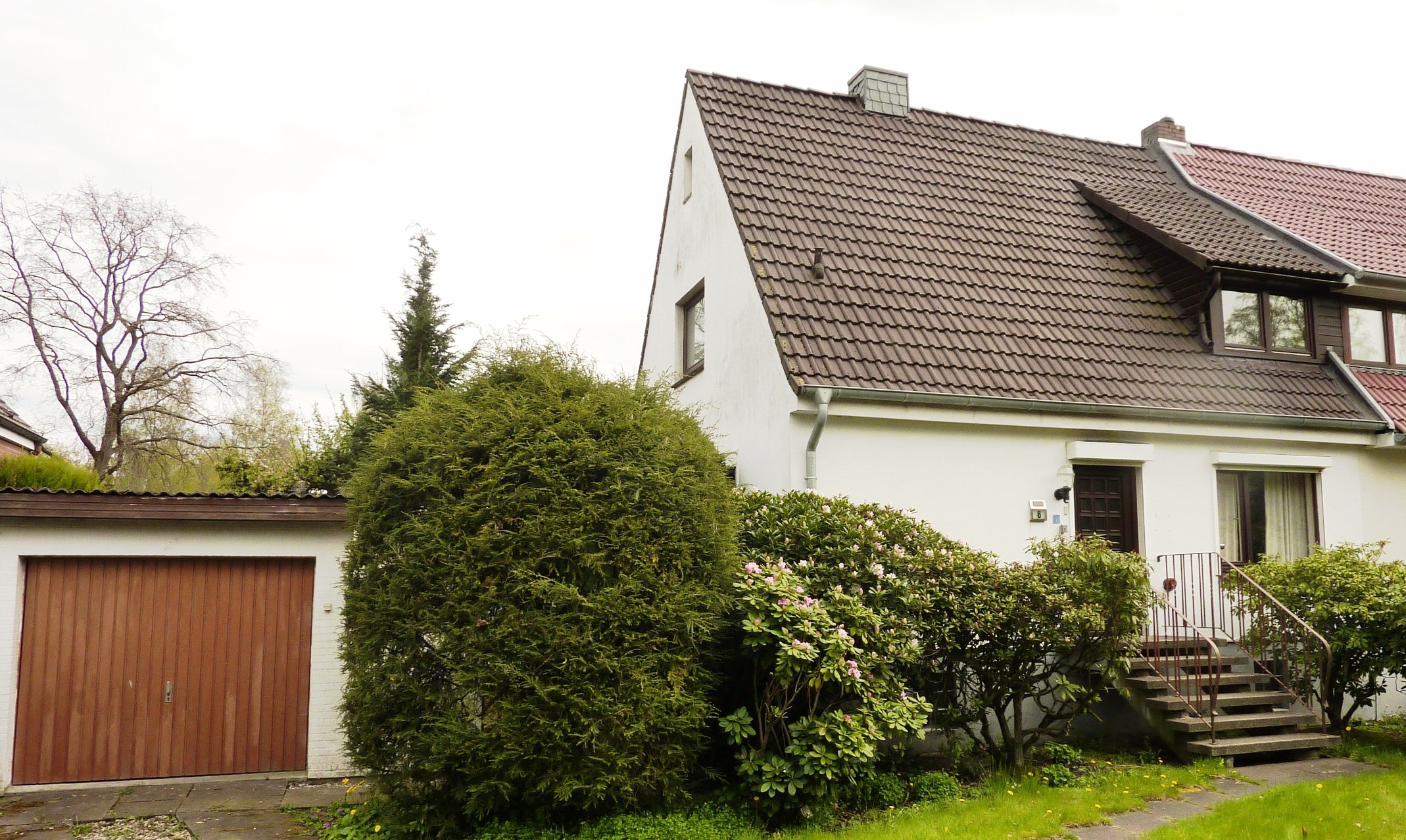 VERKAUFT – Gemütliche kleine Doppelhaushälfte mit Erweiterungspotential auf großem Gartengrundstück