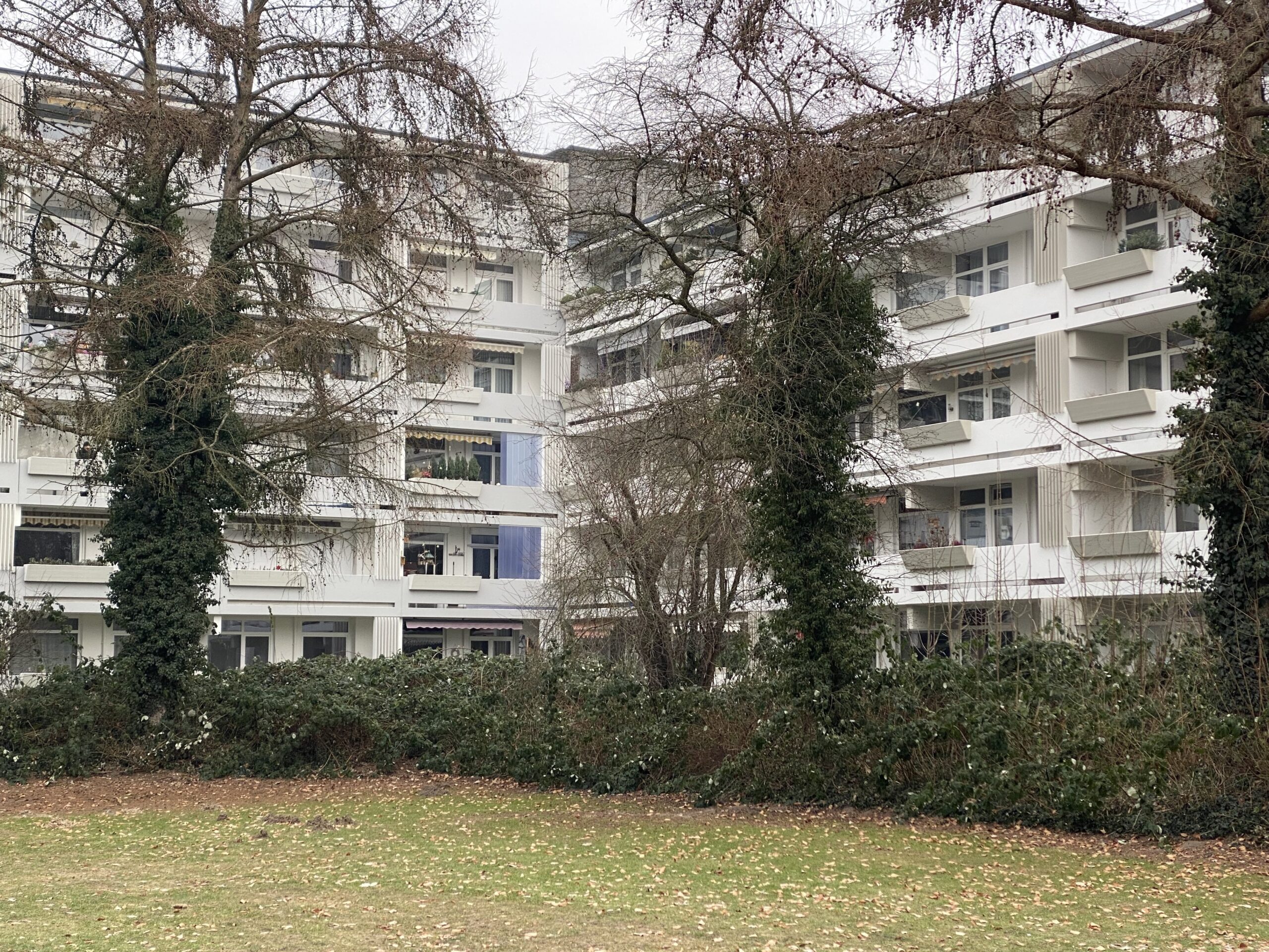 V E R K A U F T – Über den Dächern mit Weitblick… Sonnige 2-Zi.-Wohnung in Südlage V E R K A U F T – Über den Dächern mit Weitblick… Sonnige 2-Zi.-Wohnung in Südlage