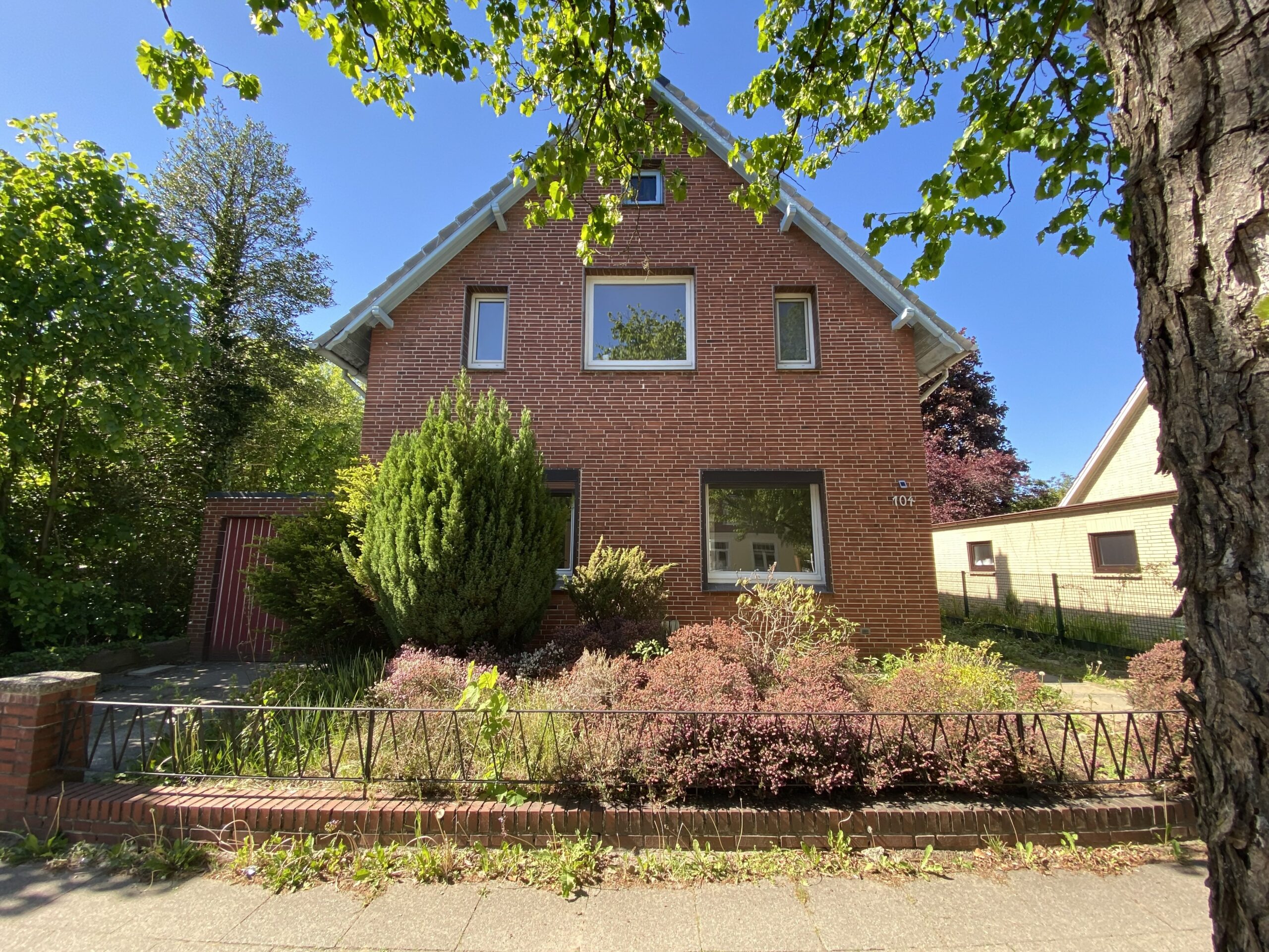 Kernsaniertes Einfamilienhaus in zentraler Lage