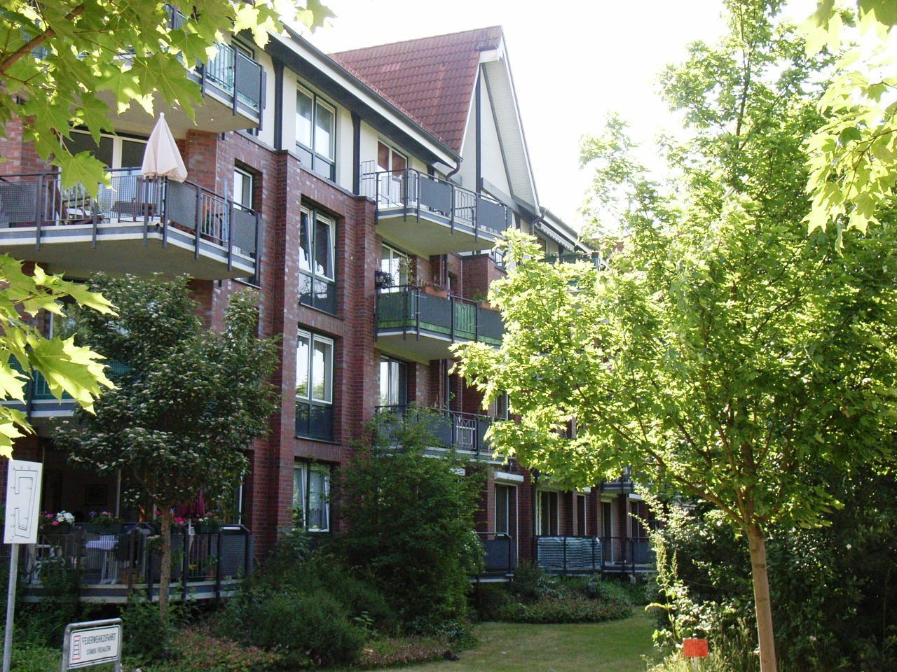 HELLE 2-ZI.-WOHNUNG + VERGLASTE ESSDIELE + SW-LOGGIA HELLE 2-ZI.-WOHNUNG + VERGLASTE ESSDIELE + SW-LOGGIA
