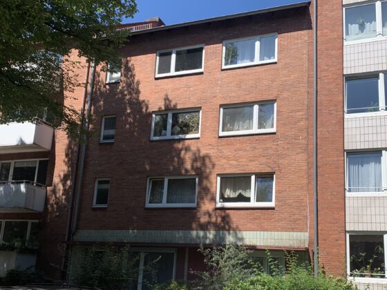 Klassisches Rotklinker-Mehrfamilienhaus in Hamburg Barmbek-Süd